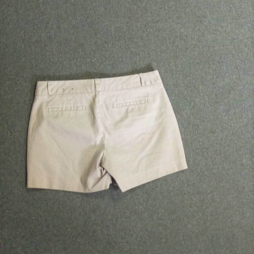 Tan short